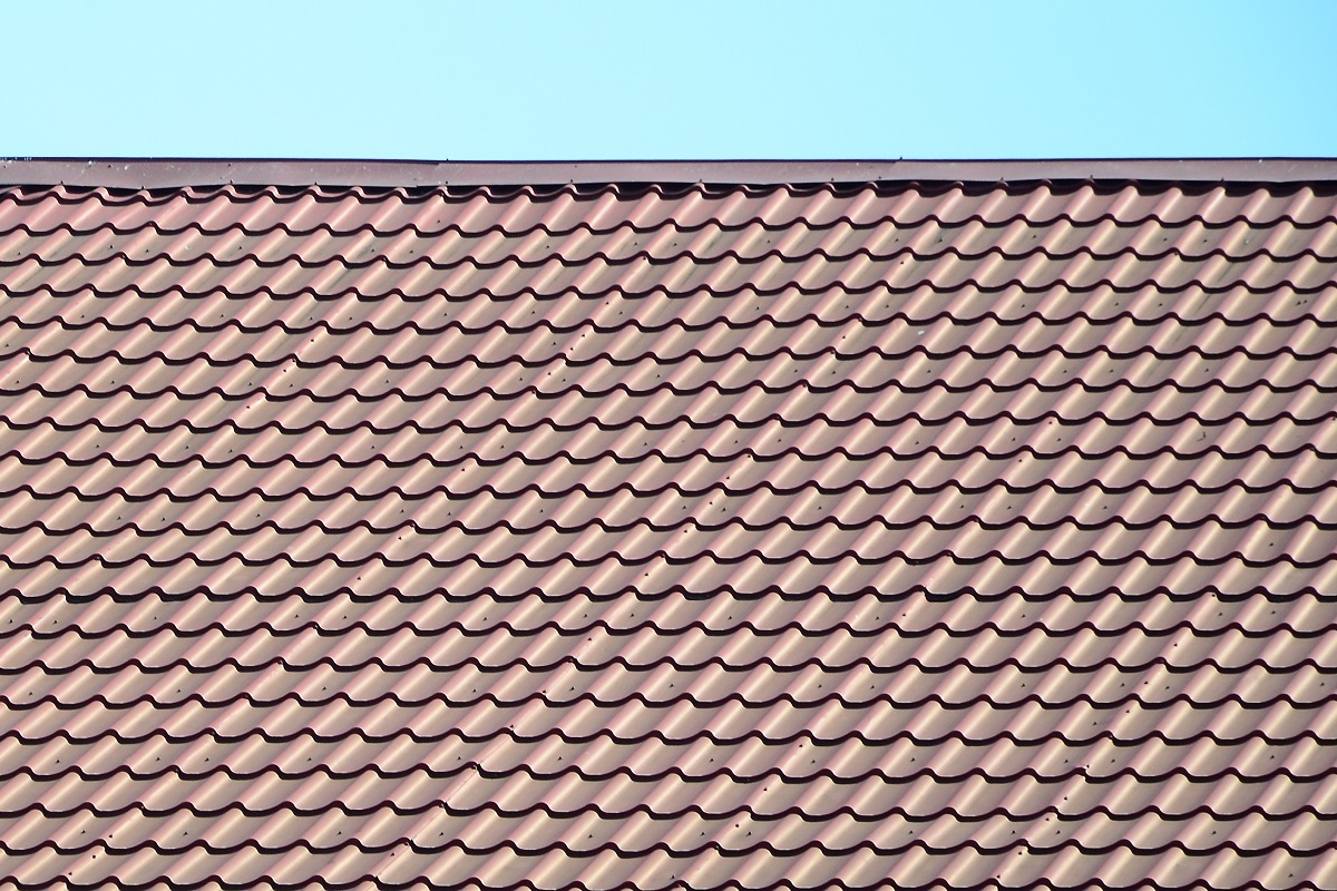 Malowanie dachu z blachy – jak odnowić pokrycie blaszane?