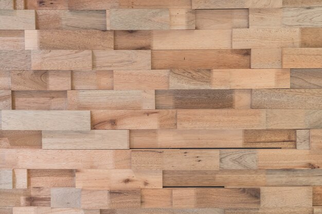 Jak zdecydować się na odpowiednie płytki imitujące drewno do twojego domu?